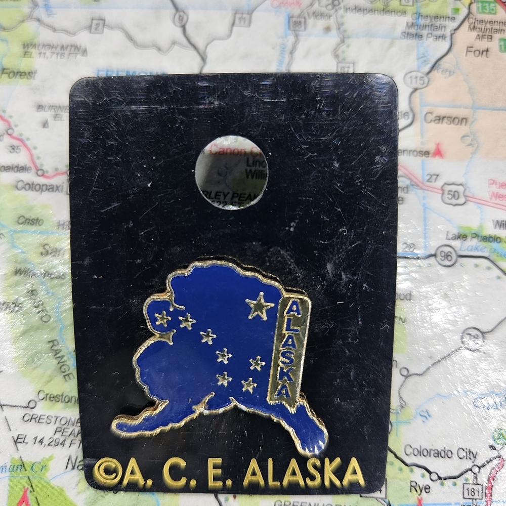Alaska Gold Tone Enamel Souvenir State Travel Lapel Pin Tie Tack